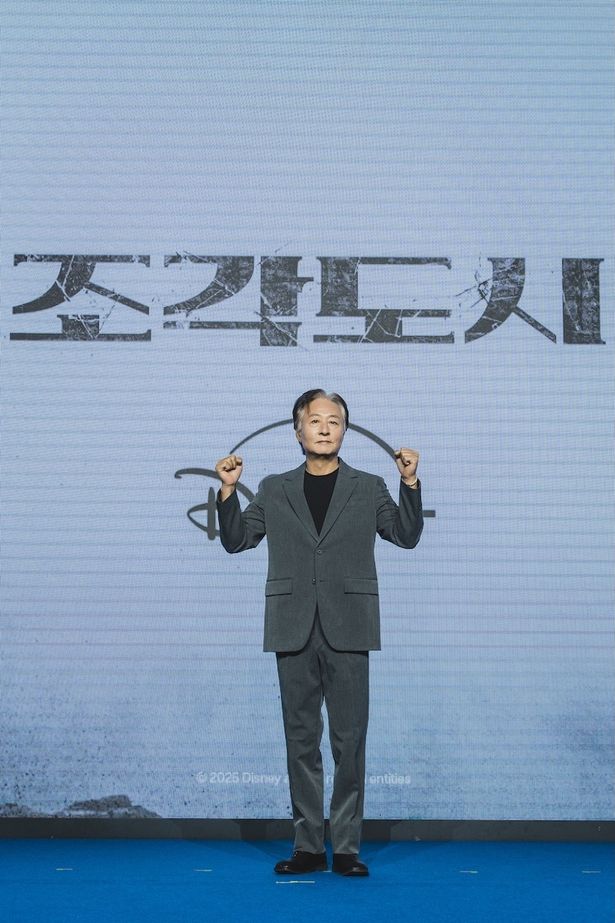 劇中でも撮影現場でも後輩に慕われるキム・ジョンス