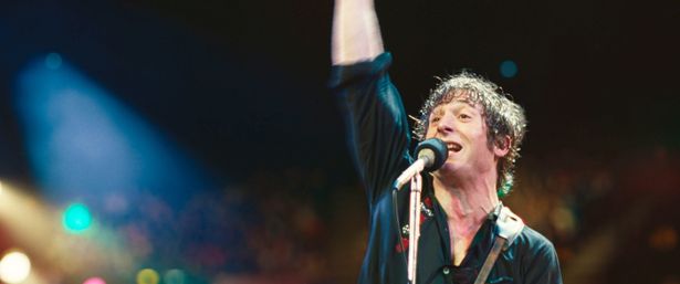 ジェレミー・アレン・ホワイトが、“ロックの英雄”を熱演！