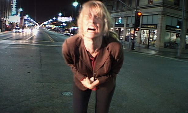 蟲惑的な難解さに満ちた内容に、本人が残した言葉はただ一つ――「about a woman in trouble(トラブルに陥った女の話)」