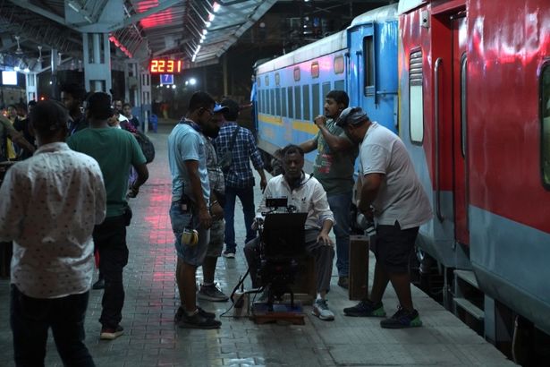 逃げ場なしの列車内ではどのようなことが行われているのか…