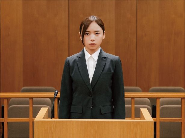 【写真を見る】『恋愛裁判』で映画初主演を務める日向坂46元メンバーの齊藤京子