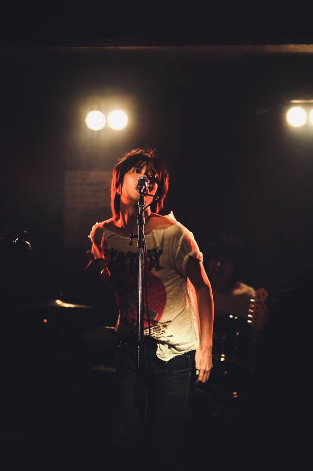 【写真を見る】銀杏BOYZの峯田和伸と共にダブル主演を務めるのは若葉竜也