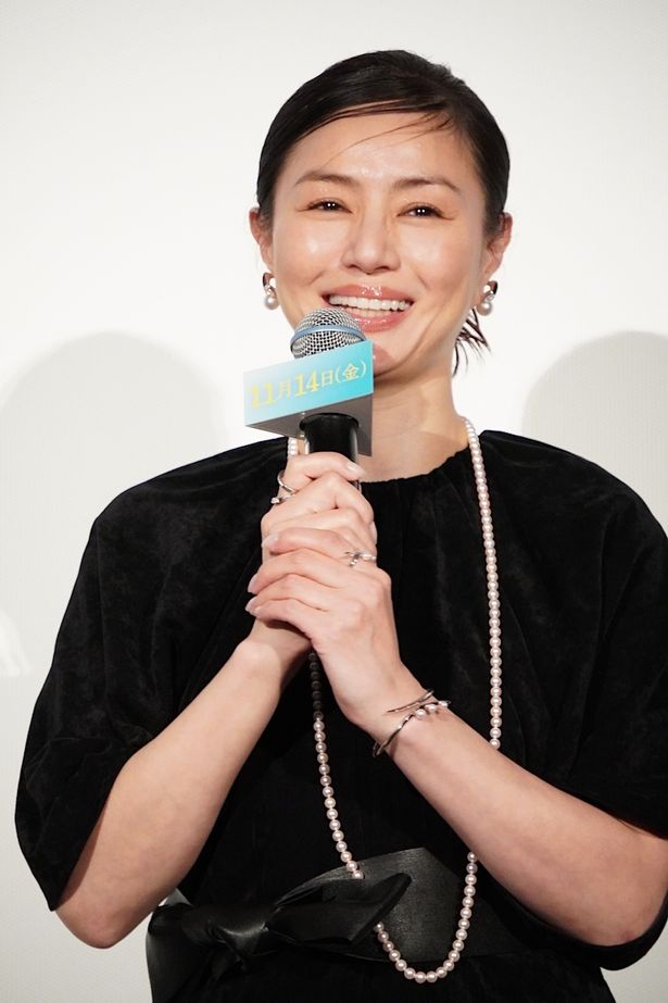 井川遥は「堺さんと監督と3人で、一つ一つ作っていきました」と役作りを回顧