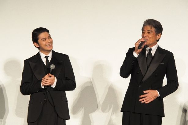 ユーモアを交えたトークで会場の観客を魅了した「舘ひろし