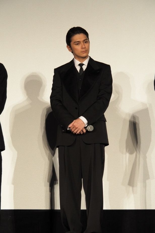 眞栄田郷敦の全身ショット