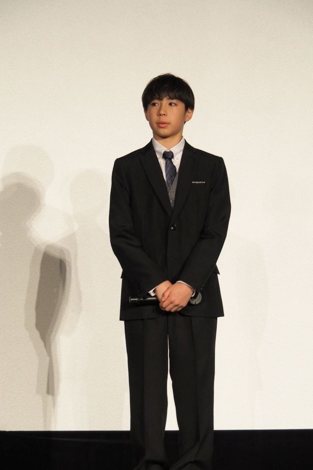 尾上眞秀の全身ショット