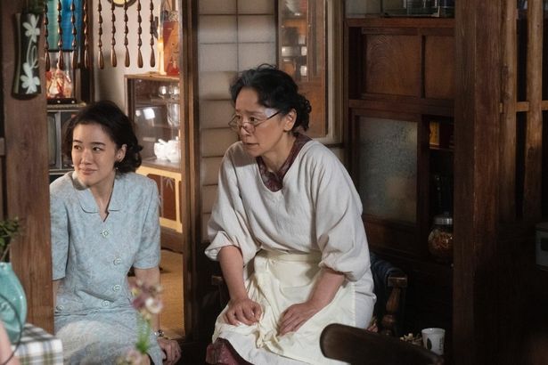 すみれの若かりし日々を回想しながら、その時代ごとの感情が描かれていく