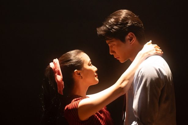 イ・ジュニョン演じる初恋相手との輝かしい日々など、すみれの人生を振り返る