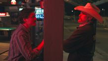 ホアキン・フェニックスとペドロ・パスカルの口喧嘩が勃発する本編映像が解禁に