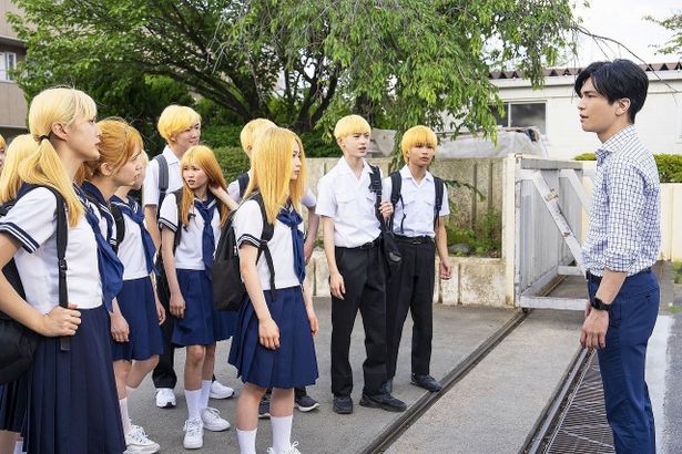 岩田剛典が初の教師役を演じた『金髪』