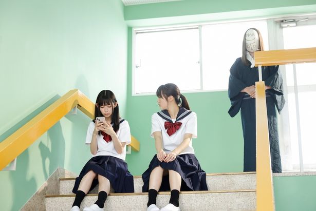 美咲と皐月の後ろにいるのは…？