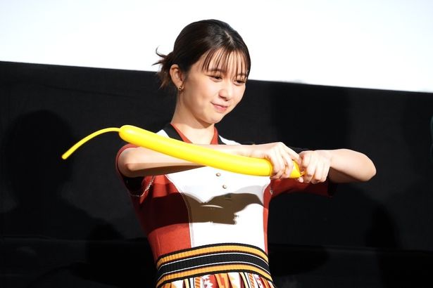 リハではバルーンの作成がうまくいかなかったという上白石だが…