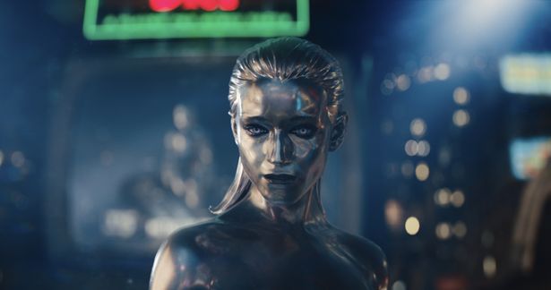全身が銀色に輝き、白銀のボードに乗って驚異的なスピードで宇宙を駆け巡るシルバーサーファー