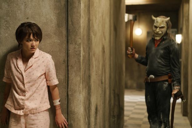 ガッツのある妹として存在感を見せたグウェンがターゲットに！(『ブラックフォン ２』)