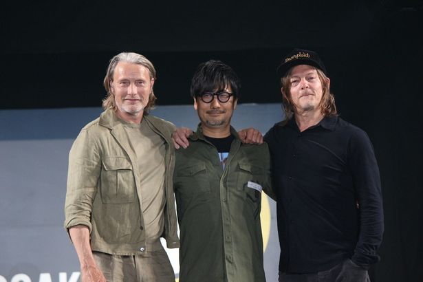 【写真を見る】「DEATH STRANDING」で共演したノーマン・リーダス、小島秀夫監督と共にステージに登場した「大阪コミコン2024」
