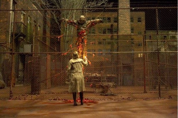 どこか美しさの漂う画作りは、ゲームから引き継いだ本シリーズの特徴(『サイレントヒル』)