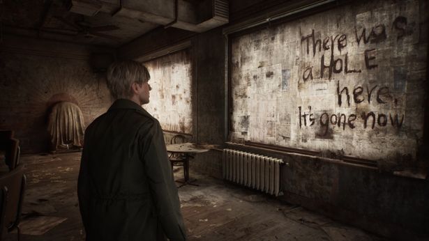 3年前に亡くなった妻から手紙が届いたことで、サイレントヒルを訪れたジェイムス(ゲーム「SILENT HILL 2」)
