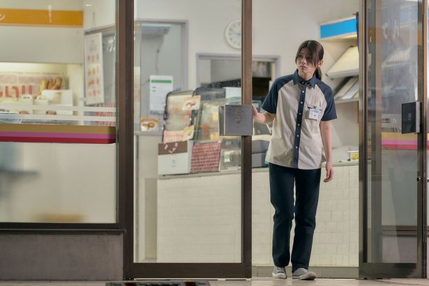 チラズアートの大人気ホラーゲームを永江二朗監督のもと実写映画化した『夜勤事件 The Convenience Store』