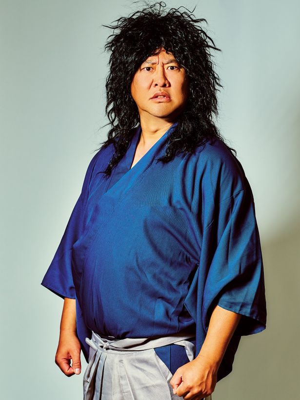 主人公の宮本寂しい役を務めるとにかく明るい安村