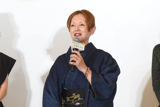 美空の祖母：清水花子を演じる夏木マリ