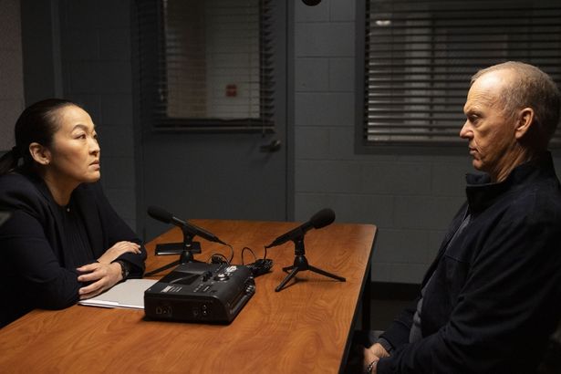 警察は、監視カメラの映像からノックスにたどり着く…