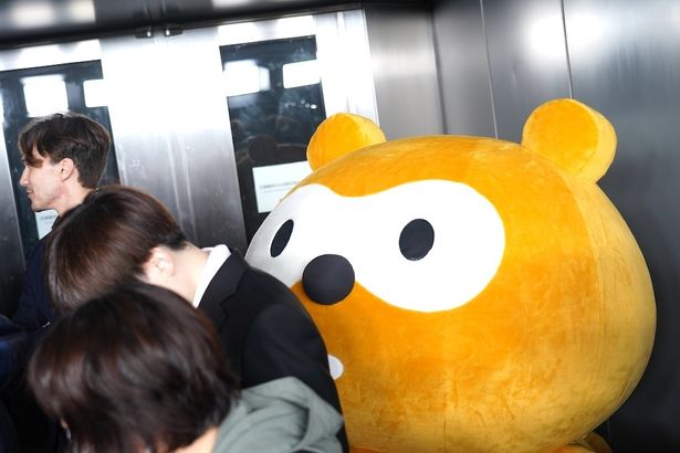 ジョニー・デップの登場を待つポンタ