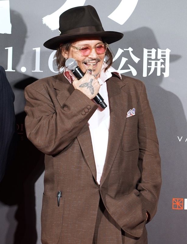 少し照れながら挨拶