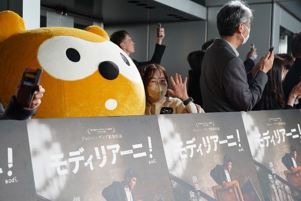 逆サイドのカメラマンからのリクエストに反応するポンタ