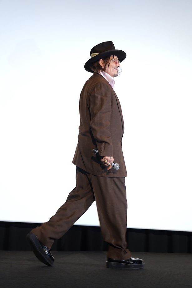 デップの登場に会場からは「I LOVE YOU!」の声が