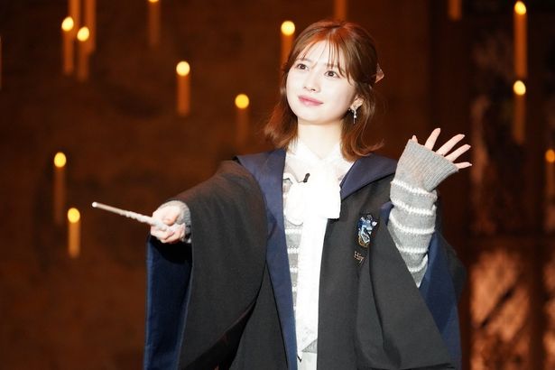 【写真を見る】「スタジオツアー東京」初のアンバサダーに仲良しの吉川愛と就任した桜田ひより。「小さいころは魔法学校が現実にあると思っていた」と告白