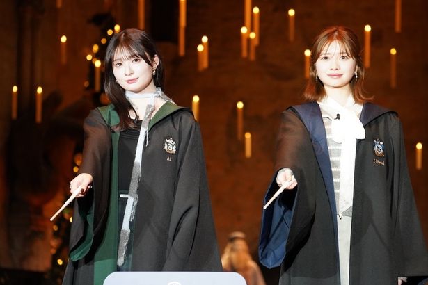 プレゼントされたローブを纏い、杖を手にニッコリ