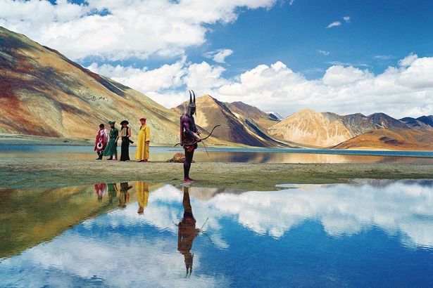 標高4250mと世界で最も高い位置にある塩湖として知られるパンゴン湾