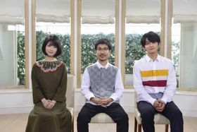 浜辺美波、月川翔監督、北村匠海(写真左から)が、撮り下ろしの特典映像に登場