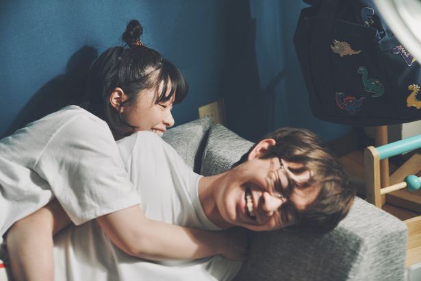 苗字は同じだが性格は正反対の2人の、出会いから別れまでの15年間を紡ぎ出す『佐藤さんと佐藤さん』は11月28日(金)公開