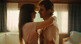 “いい夫婦の日記念”ジャンルミックス型ホラー『トゥギャザー』ロマンチックなのに不気味な特別映像