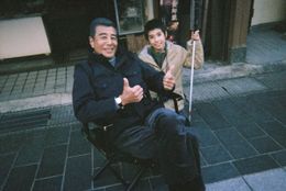 舘ひろし＆尾上眞秀の“ほのぼの2ショット”も『港のひかり』豪華キャスト陣集結の舞台裏を収めた貴重なオフショット