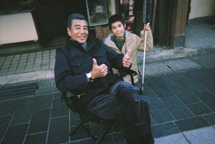 舘ひろし＆尾上眞秀の“ほのぼの2ショット”も『港のひかり』豪華キャスト陣集結の舞台裏を収めた貴重なオフショット