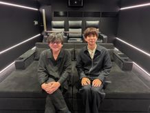 『果てしなきスカーレット』はじめしゃちょーの豪邸に細田監督が訪問！人生とモノづくりを熱く語り合う