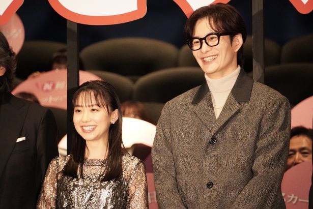 『果てしなきスカーレット』初日舞台挨拶の様子