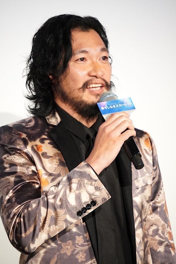 『果てしなきスカーレット』初日舞台挨拶に登壇した青木崇高