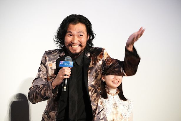 『果てしなきスカーレット』初日舞台挨拶