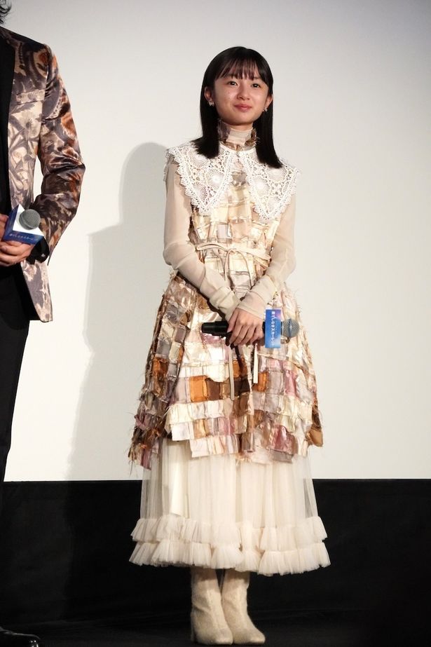 『果てしなきスカーレット』初日舞台挨拶