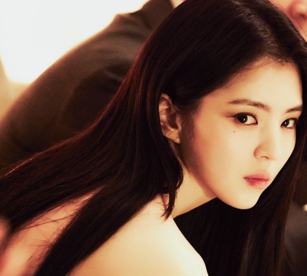 【写真を見る】妖艶さの中に芯の強さがにじみ出る眼差しのミソン(ハン・ソヒ)