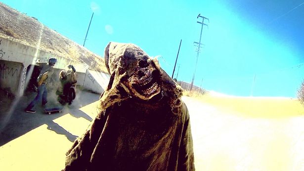 シリーズ第3作で一度打ち切りになったものの、7年後に「Shudder」オリジナルで復活！(画像は『V/H/S ファイナル・インパクト』より)