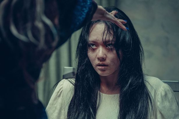 【写真を見る】“悪魔祓い株式会社”の悪魔祓いの事案を捉えた本編映像が解禁
