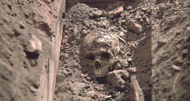 死者の甦りはキングの小説「ペット・セマタリー」にも影響を与えた(『ZEDER／死霊の復活祭』)