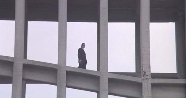 廃墟の雰囲気などあらゆる面で、ほかのゾンビものとは一線を画す(『ZEDER／死霊の復活祭』)