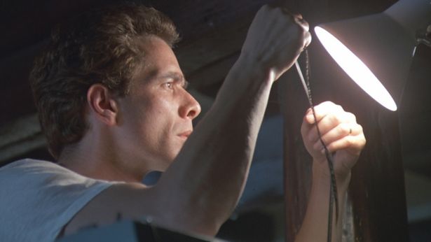 中古のタイプライターをきっかけに主人公が陰謀へと足を踏み入れていく(『ZEDER／死霊の復活祭』)