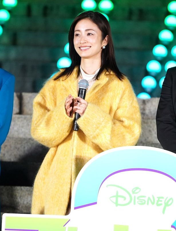 笑顔で作品をアピール