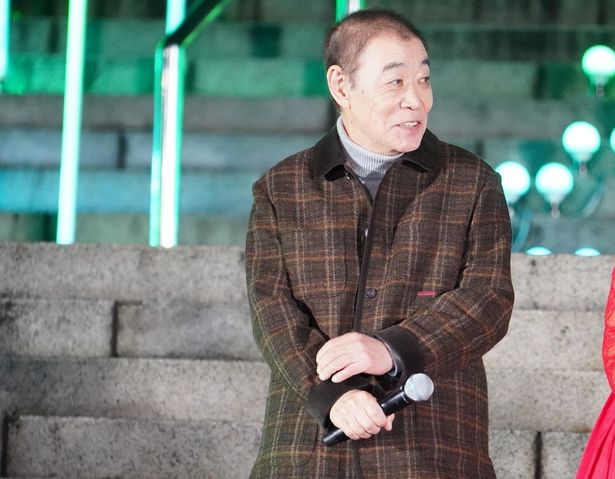 「話の内容がよくわからない」と告白し、登壇者も取材陣も大爆笑